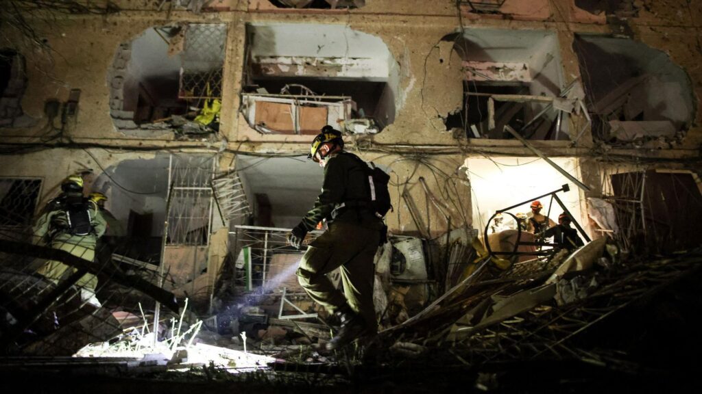 Trump dice que EE.UU. "arrasará" las centrales eléctricas de Irán si el estrecho de Ormuz no se abre antes del plazo de 48 horas 027a510b05dfaf26c3b61744bff9d574