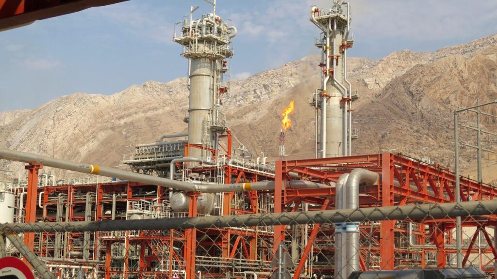 suspendida la producción de gas en una plataforma en irán tras un incendio