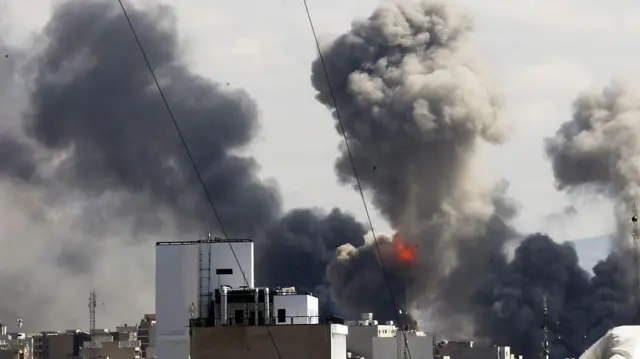 Qué es la "lluvia negra", la otra amenaza que sufre Teherán por los ataques de EE.UU. e Israel contra Irán db23ab70 15c3 11f1 85a7 e5b18039d81a.jpg