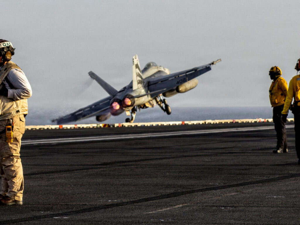 La operación de EE.UU. para rescatar al piloto del caza derribado en Irán: una maniobra de engaño y alto riesgo 2026 04 04t180828z 572989098 rc2egkac5yu3 rtrmadp 3 iran crisis