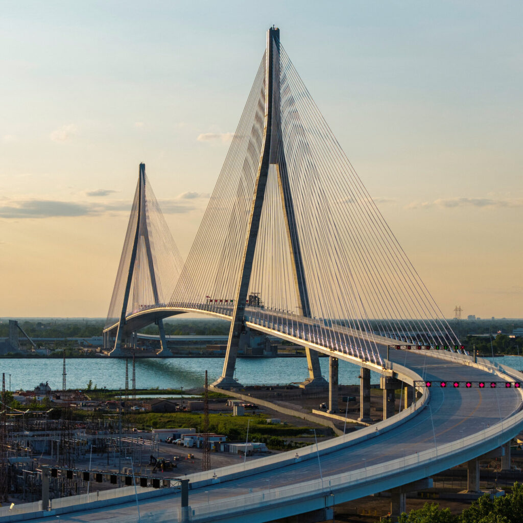 El nuevo puente que conecta a Canadá con EE.UU. y se convirtió en un símbolo de las divisiones entre ambos países 24int canada bridge tgjc mediumsquareat3x