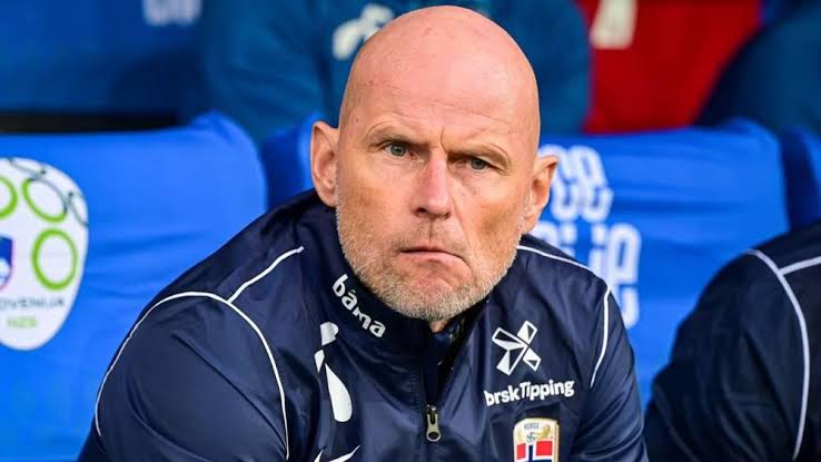 Stale Solbakken, el exfutbolista que estuvo muerto durante 7 minutos y ahora como entrenador llevó a Noruega a eliminar a Brasil en el Mundial images (23)
