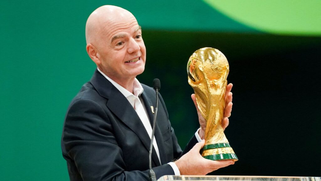 Quién es Gianni Infantino y cómo llegó a ser el hombre más poderoso (y polémico) del fútbol mundial infantino fifa