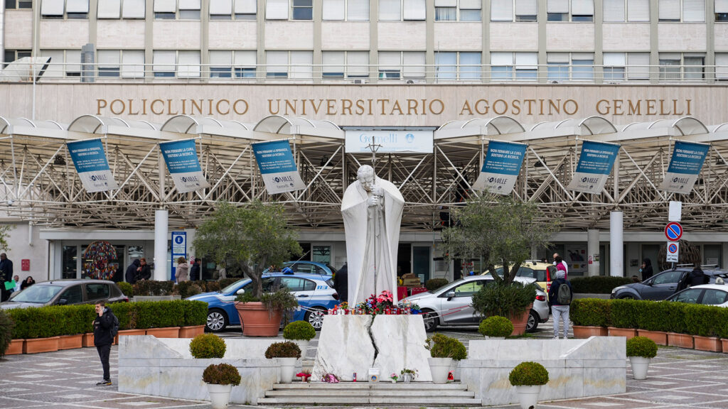 El papa León XIV será hospitalizado este martes para someterse a la cirugía de un nódulo pulmonar vaticano papa